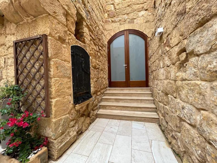 Charming 200 Year Old Cottage With Yard Zabbar Luaran gambar