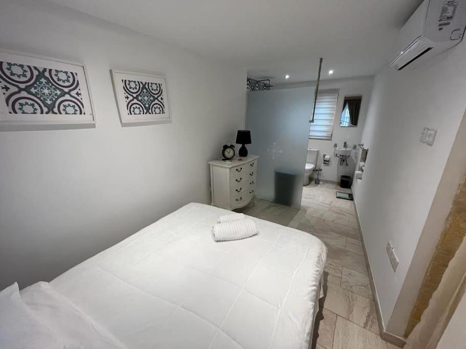 Charming 200 Year Old Cottage With Yard Zabbar Luaran gambar